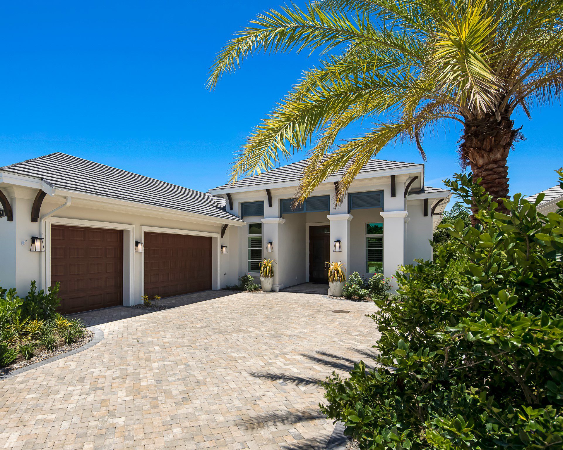 Cayman II Front Exterior Photo